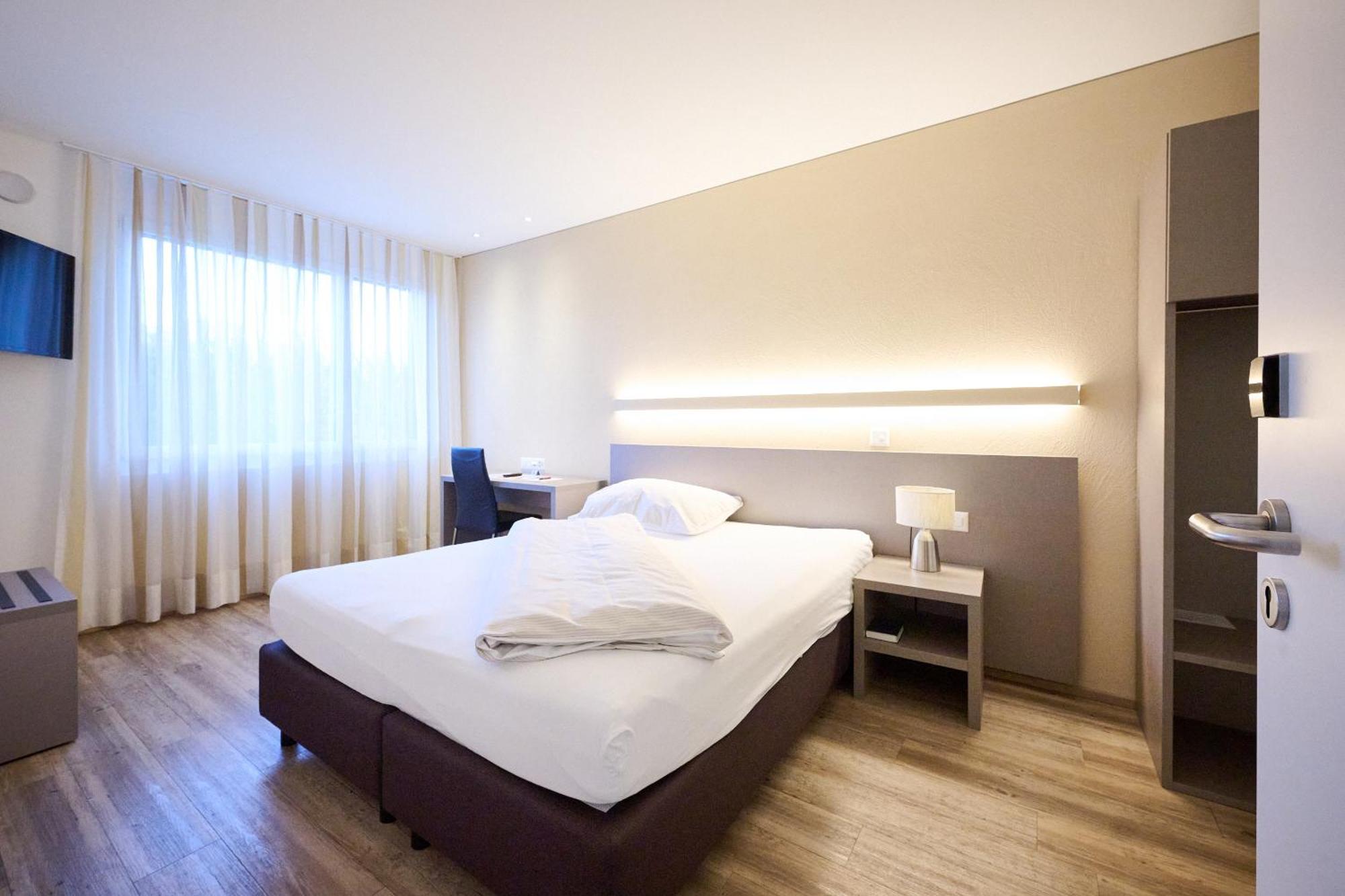 Hotel Am Kreisel Self-Check-In By Smart Hotels Lachen Εξωτερικό φωτογραφία