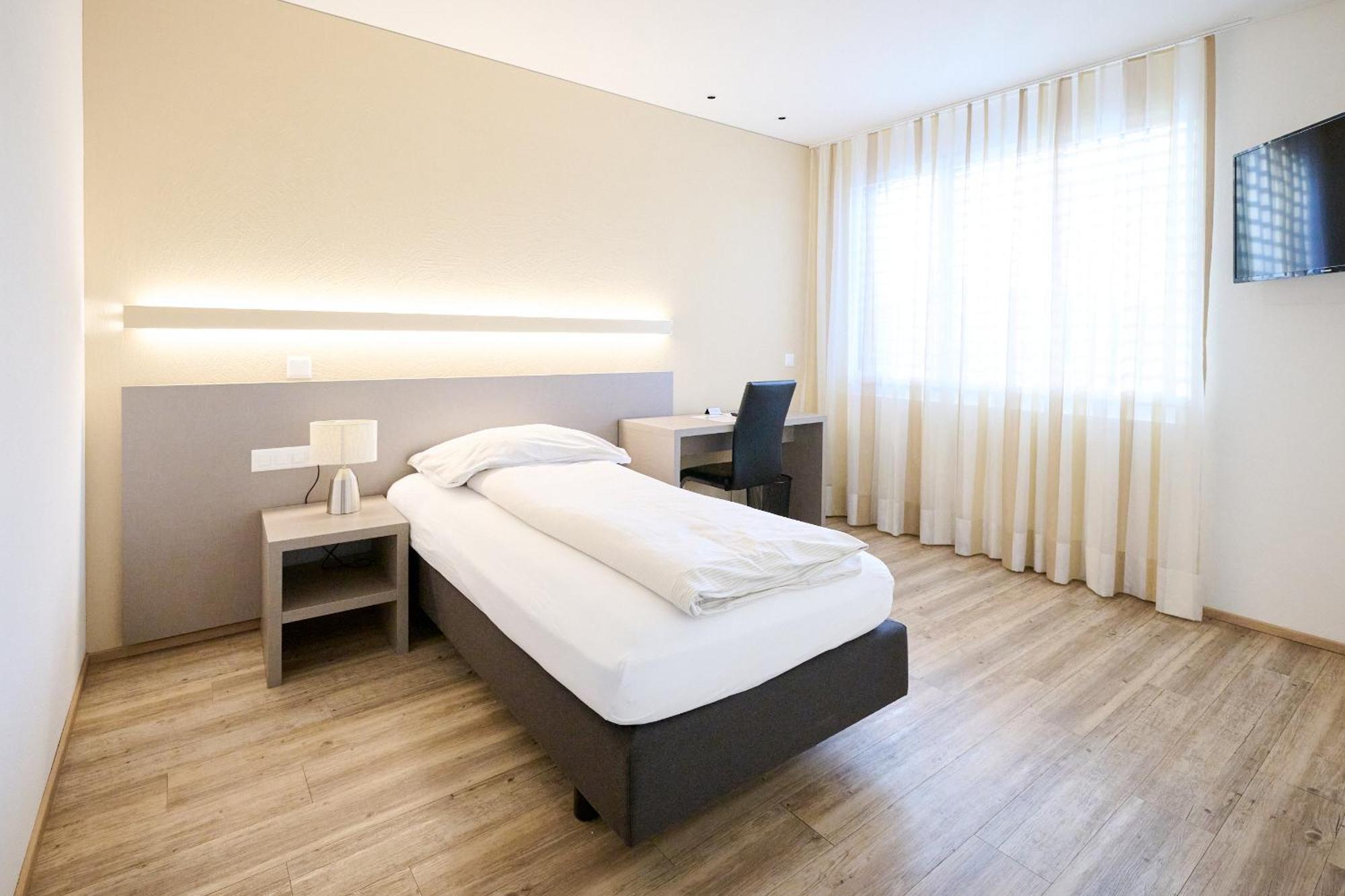 Hotel Am Kreisel Self-Check-In By Smart Hotels Lachen Εξωτερικό φωτογραφία